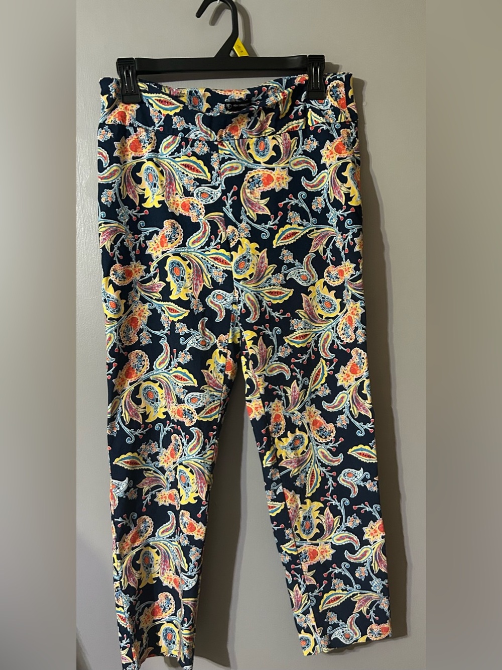 New Direction Petite 10 P Black Multicolor Paisley Print Pull-On Paints